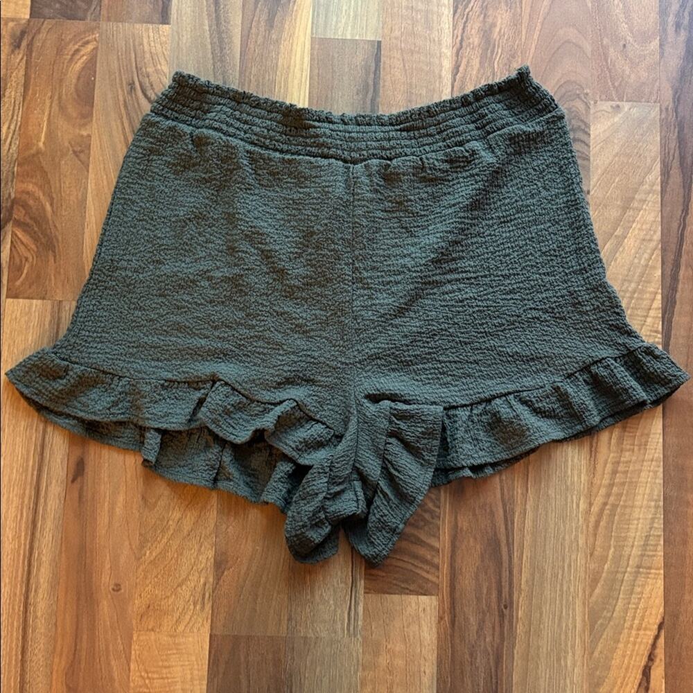Love Streak Women's Olive Green Ruffled Shorts Size XL